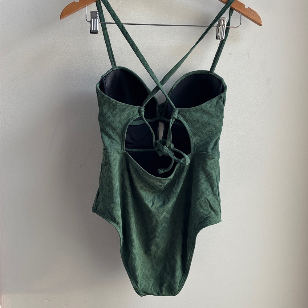 Cupshe Algeria Back Tie Wrapped One-Piece Swimsuit - Picture 6 of 8